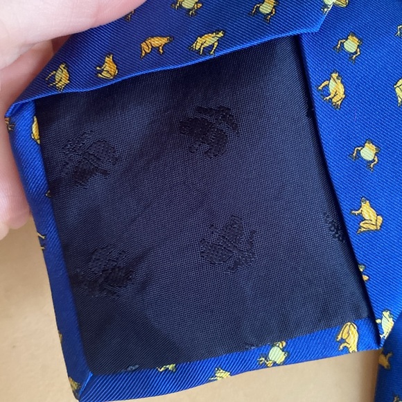 NWT Brooks Brothers Blue Yellow Frog Print Tie 100% Silk Made in USA - Picture 4 of 6